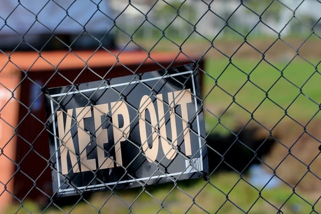 keep out sign